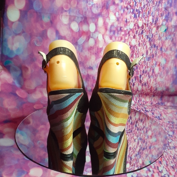 RFH - Black w/Woven Gold Rainbow Wedges - Picture 5 of 7